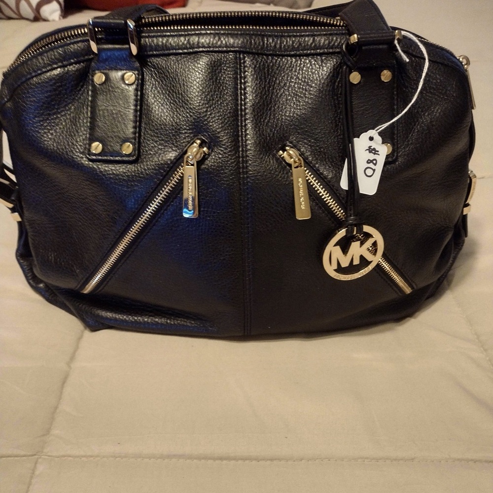 BLACK MK PURSE WITH GOLD ZIP GENTLY USED